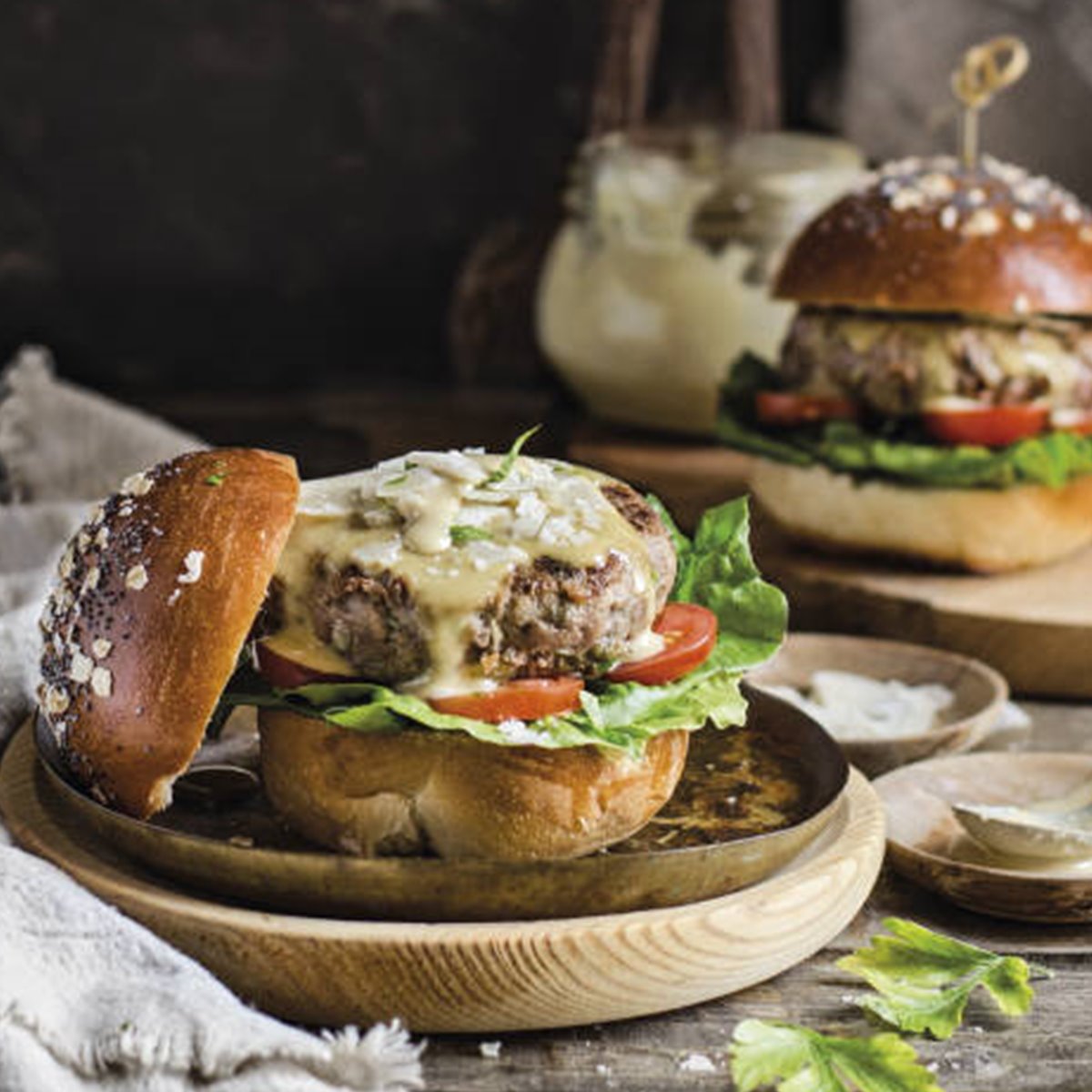 BURGER DE TERNERA CON PARMESANO Y SALSA CÉSAR_resultado final