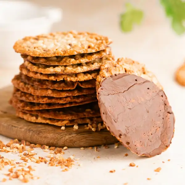 Belén Casal y su receta de galletas moscovitas: "Delicadas y con un contraste perfecto entre la almendra tostada y el chocolate, son mi desayuno fácil y están riquísimas"